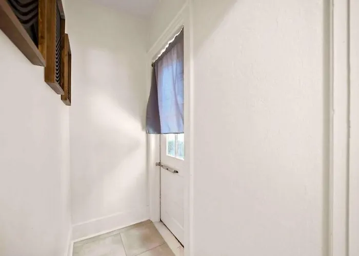 Desert Modern Downtown Unit With Hot Tub *