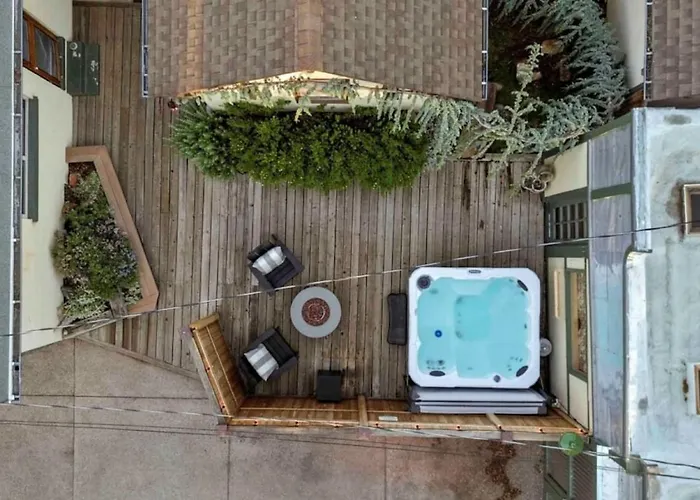 Desert Modern Downtown Unit With Hot Tub Ferienhaus