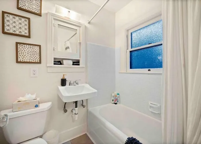 Desert Modern Downtown Unit With Hot Tub * Flagstaff