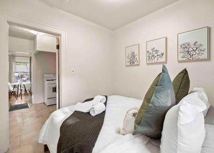 Ferienhaus Desert Modern Downtown Unit With Hot Tub