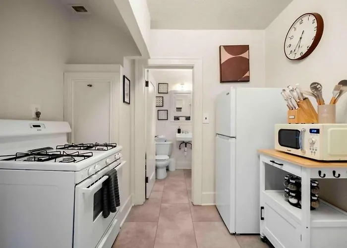 Desert Modern Downtown Unit With Hot Tub Ferienhaus