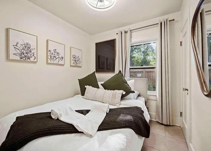 Ferienhaus Desert Modern Downtown Unit With Hot Tub *