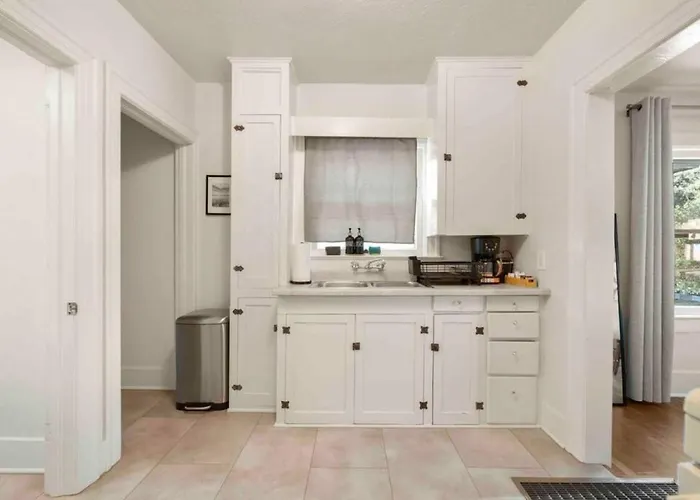 Desert Modern Downtown Unit With Hot Tub