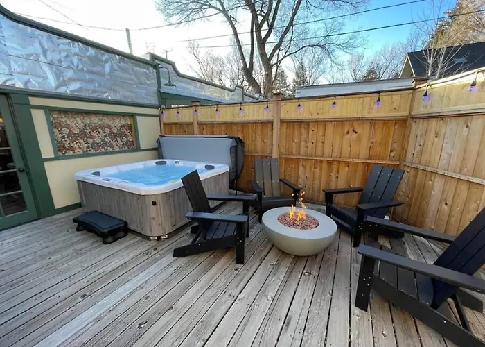 Desert Modern Downtown Unit With Hot Tub Ferienhaus *