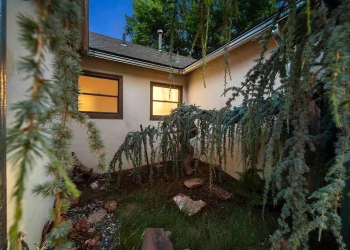 Desert Modern Downtown Unit With Hot Tub * Flagstaff