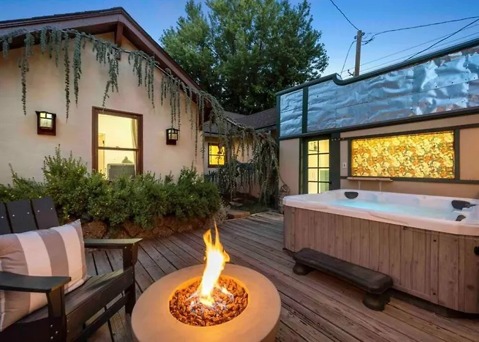 Desert Modern Downtown Unit With Hot Tub